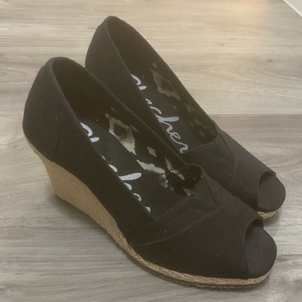 💝 4/$24 - Black Open-Toe Shoes With Wicker Platform - Skechers